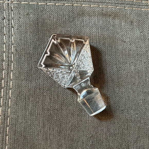 Glass Crystal Decanter for Whiskey & Spirits - Picture 3 of 10